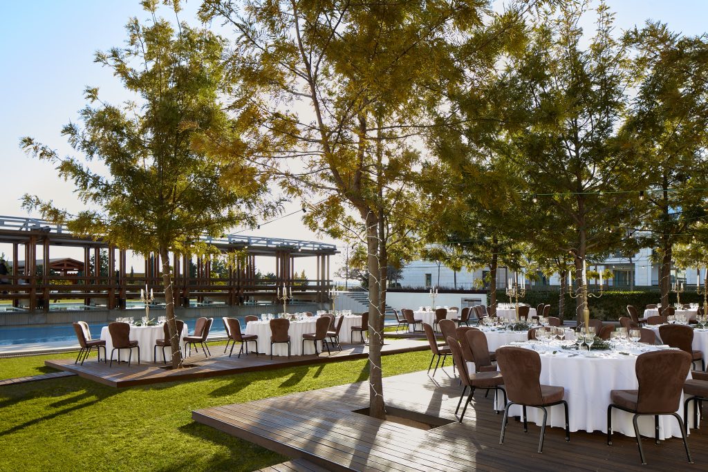 Victoria_Golf_Resort_&_Spa_Ballroom_Wedding_Tables_Setup