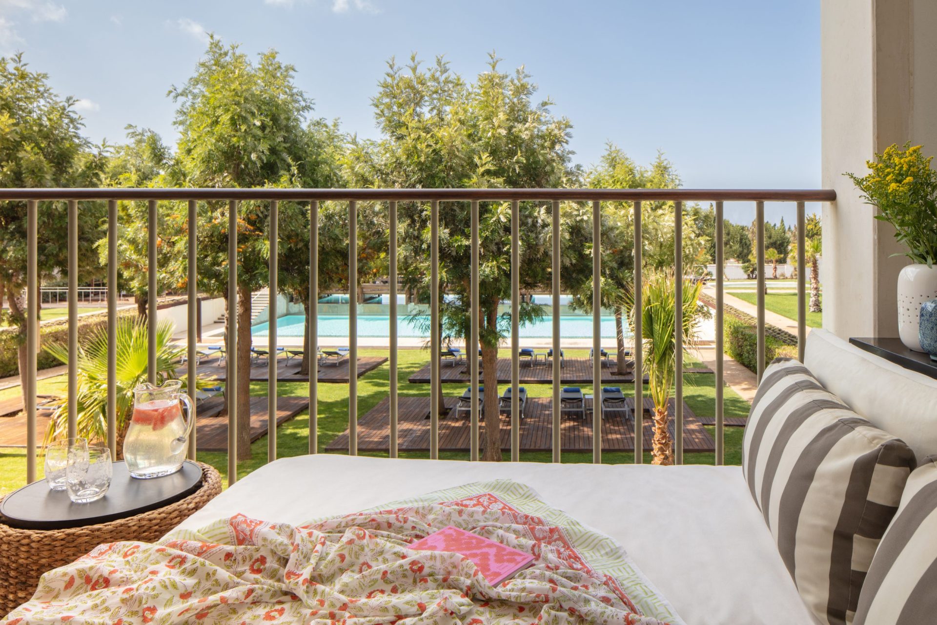 Victoria_Golf_Resort_&_Spa_Pool_View_Room_Terrace_2