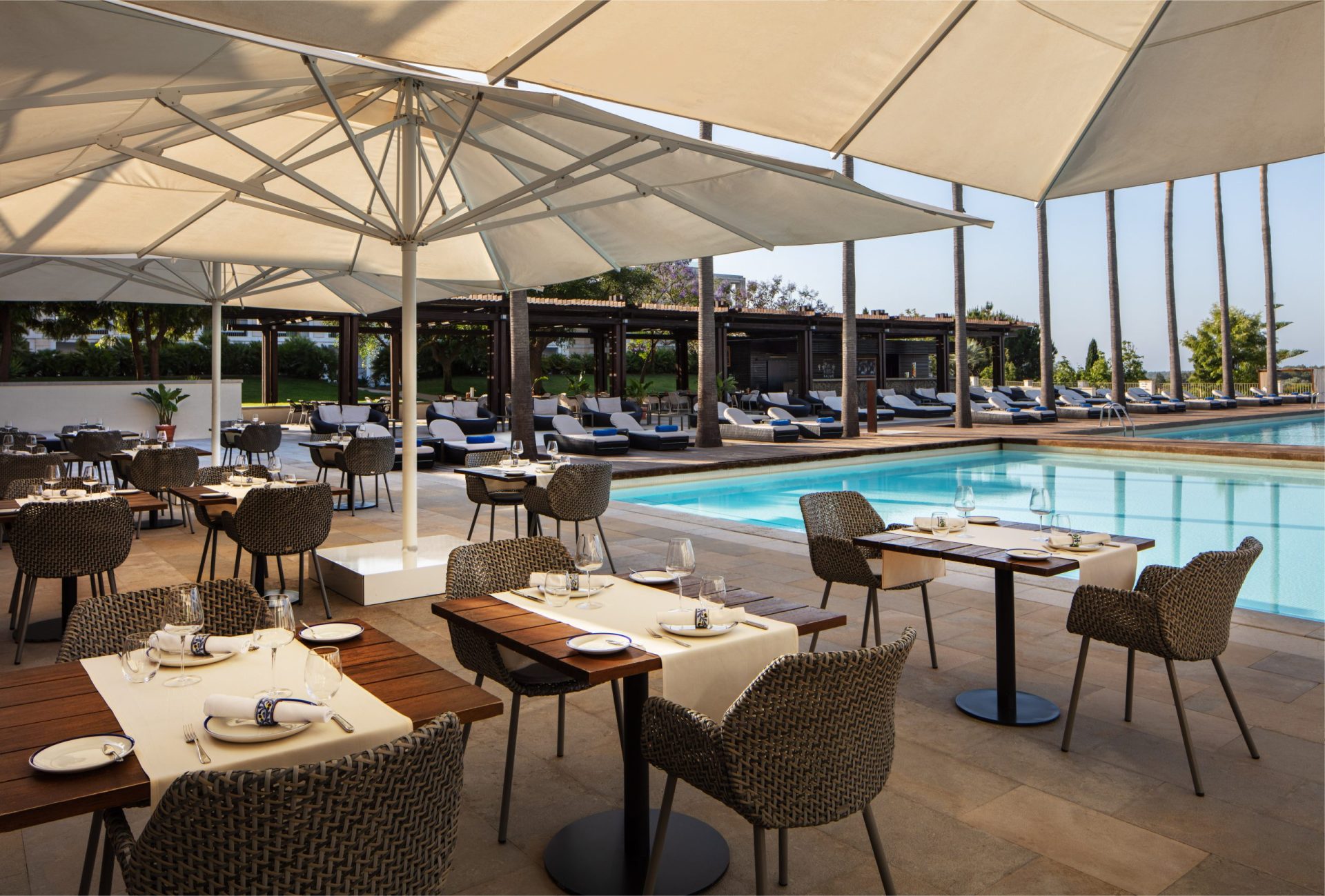 Victoria_Golf_Resort_&_Spa_Ria_Restaurant_Terrace_Pool