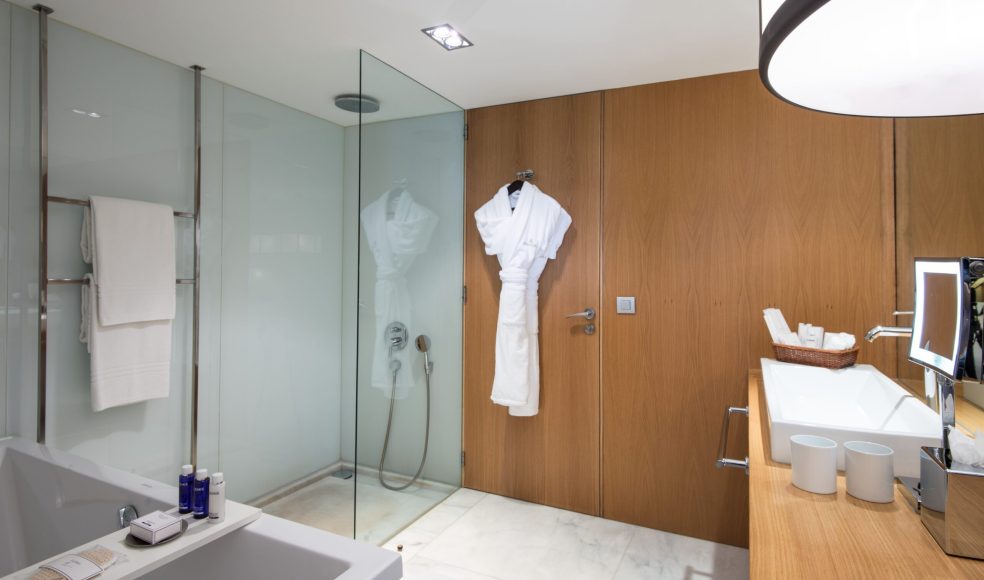 Victoria_Golf_Resort_&_Spa_Family_Suite_Bathroom