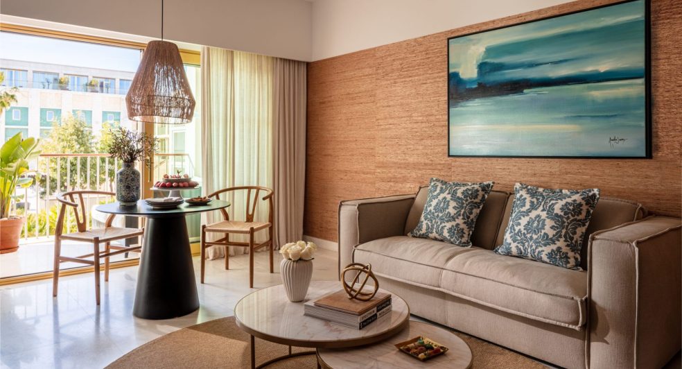 Victoria_Golf_Resort_&_Spa_Palms_Suite_Lounge