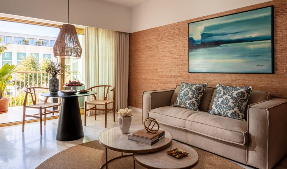 Victoria_Golf_Resort_&_Spa_Palms_Suite_Lounge