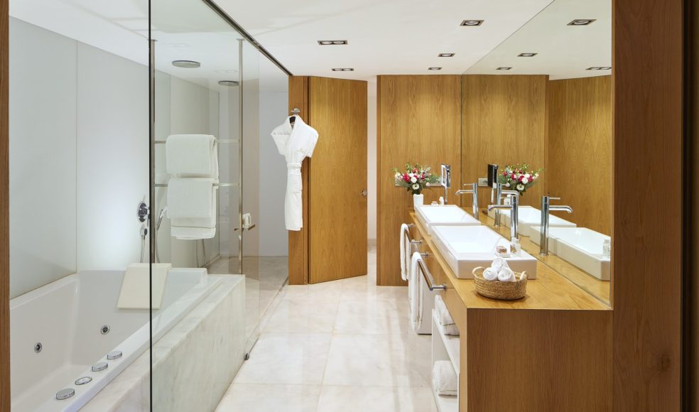 Victoria_Golf_Resort_&_Spa_Presidential_Suite_Bathroom
